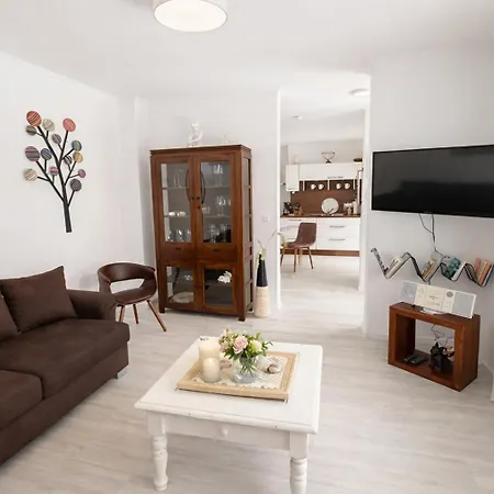 Huus An't Doerpsdiek Feriehus *